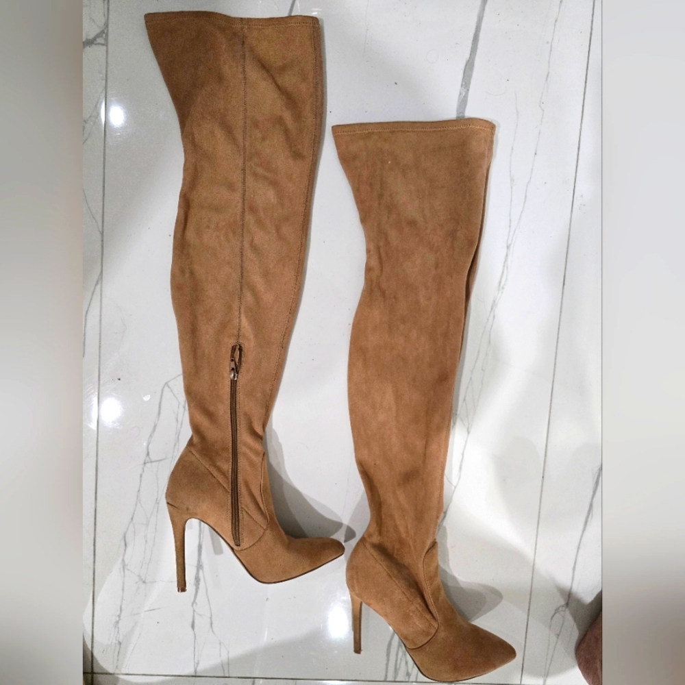 Knee high Camel color bootals